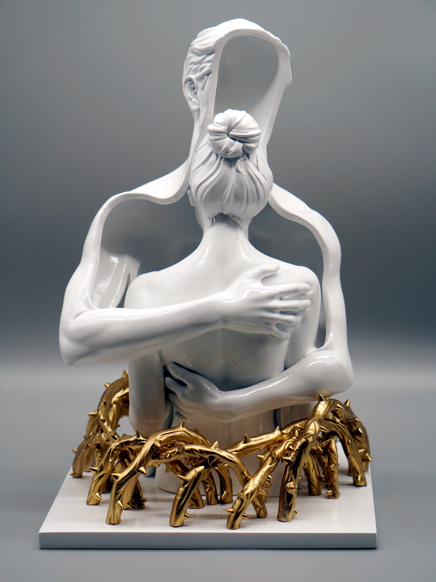 Shelter Sculpture White edition. Thorns Structure optional