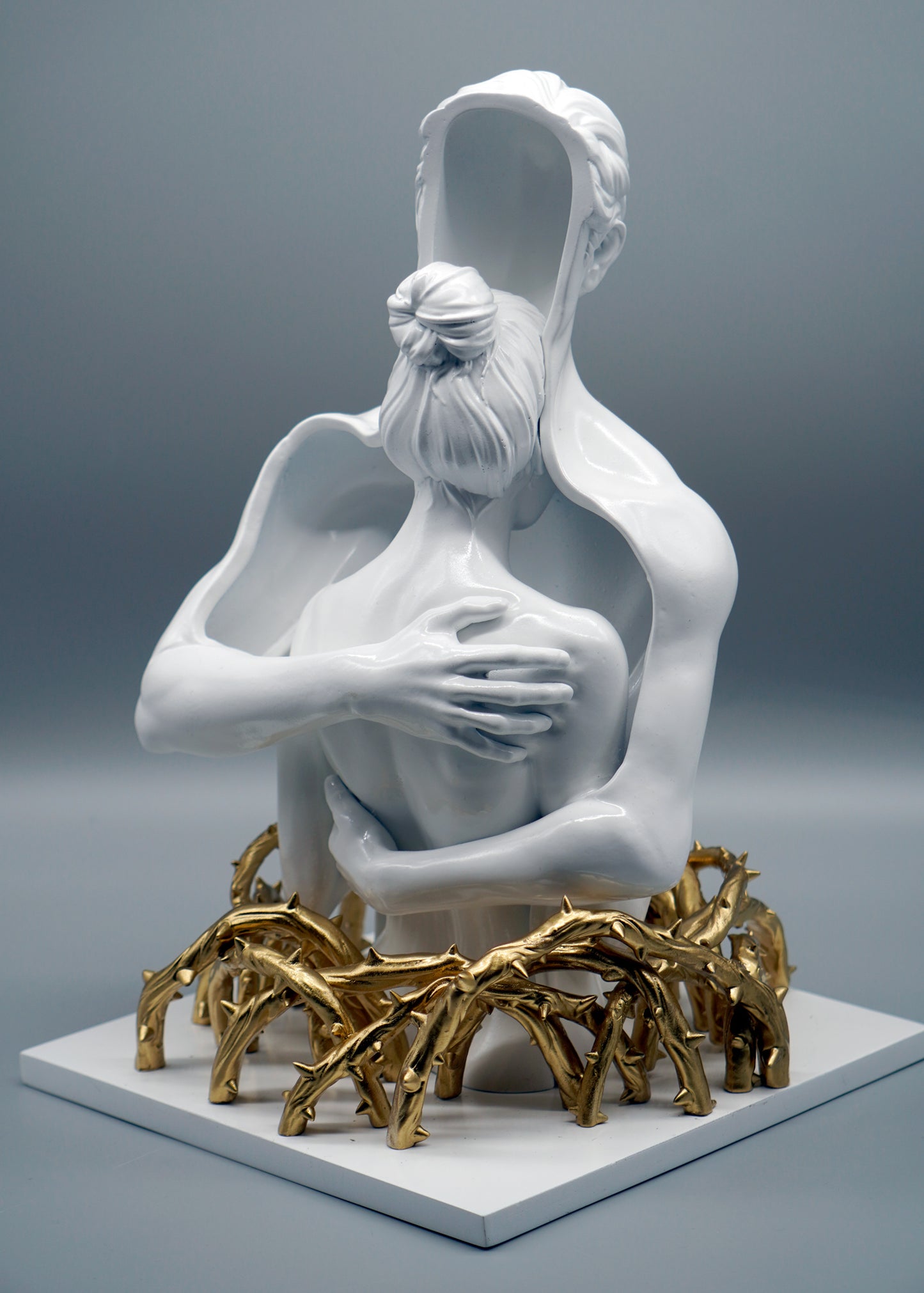 Shelter Sculpture White edition. Thorns Structure optional